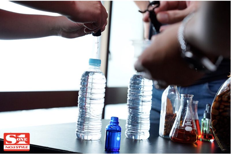 七ツ森りりに媚薬を飲ませる